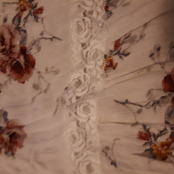 Floral Blouse - Picture 4 of 4